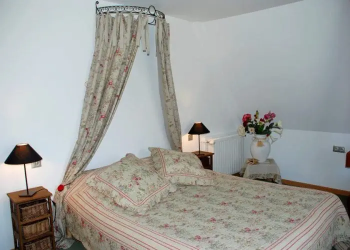 chambre-rom-lit-queen-1