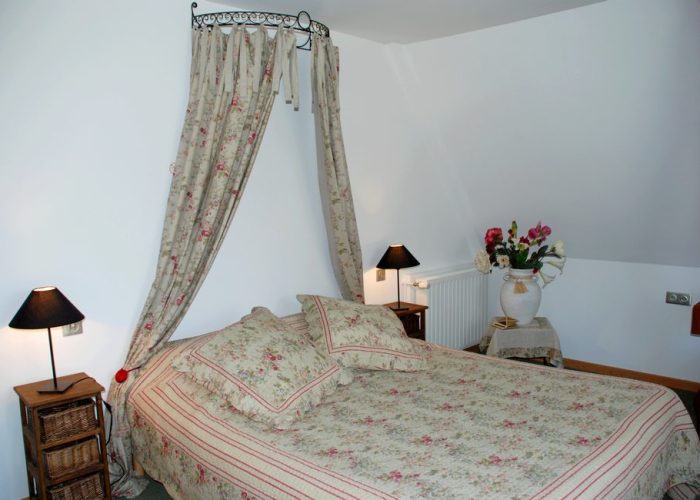 chambre-rom-lit-queen-1